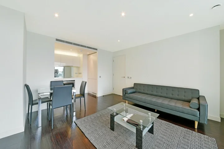 Flat Dockyard Lane in Greater London