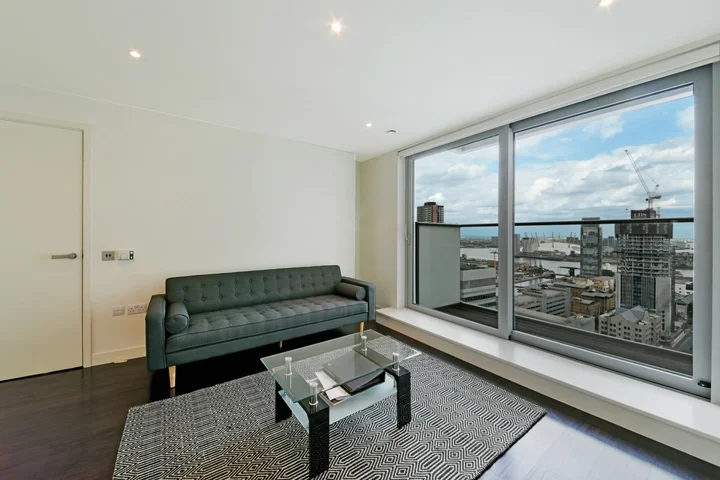 Flat Dockyard Lane in Greater London