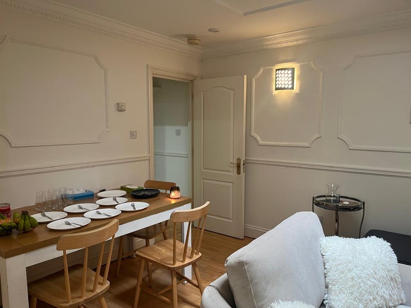 Flat Cleveland Gardens in City of Westminster