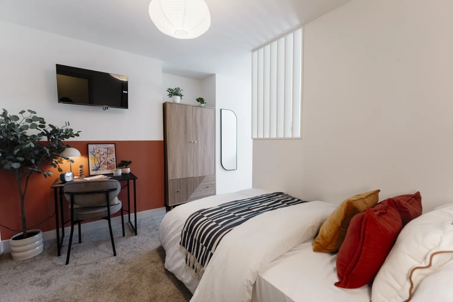 Room Queens Road in Nottingham