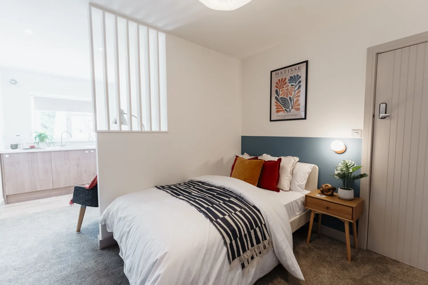 Room Queens Road in Nottingham