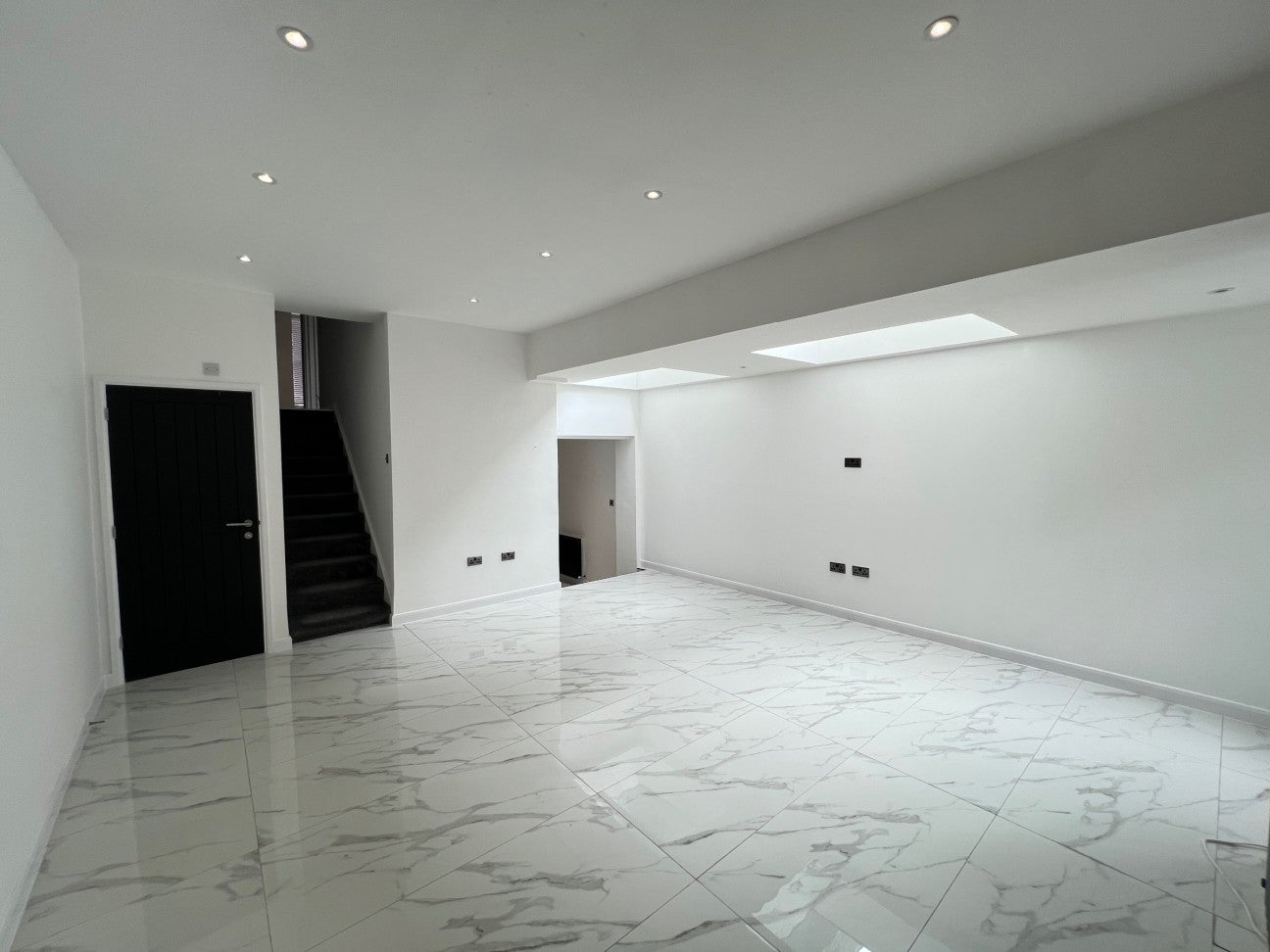 House Palmerston Crescent in Greater London