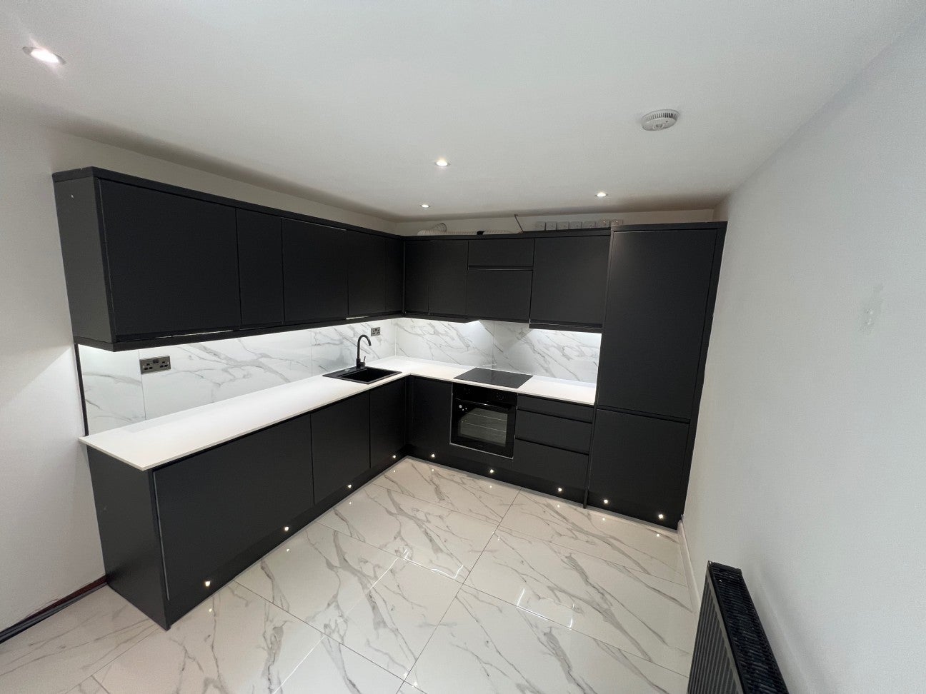 House Palmerston Crescent in Greater London