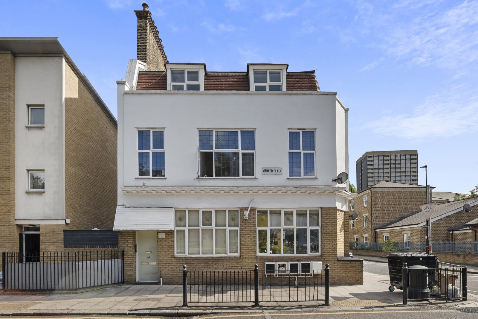 Flat Gosset Street in Greater London