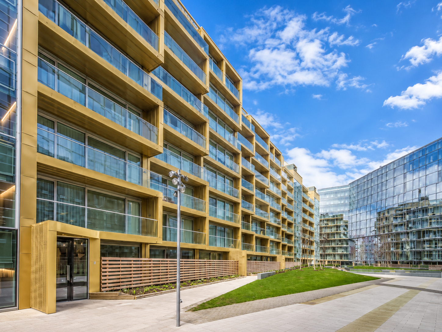 Flat Circus Road West in Greater London