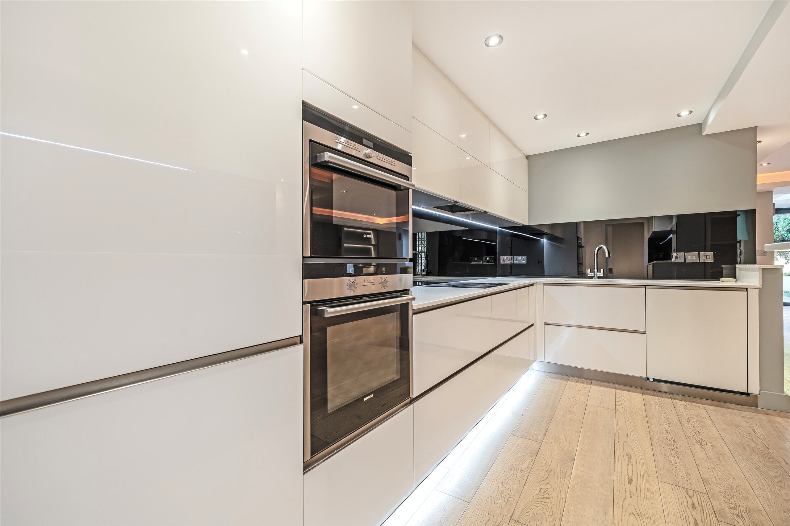 Flat Elsham Road in Greater London