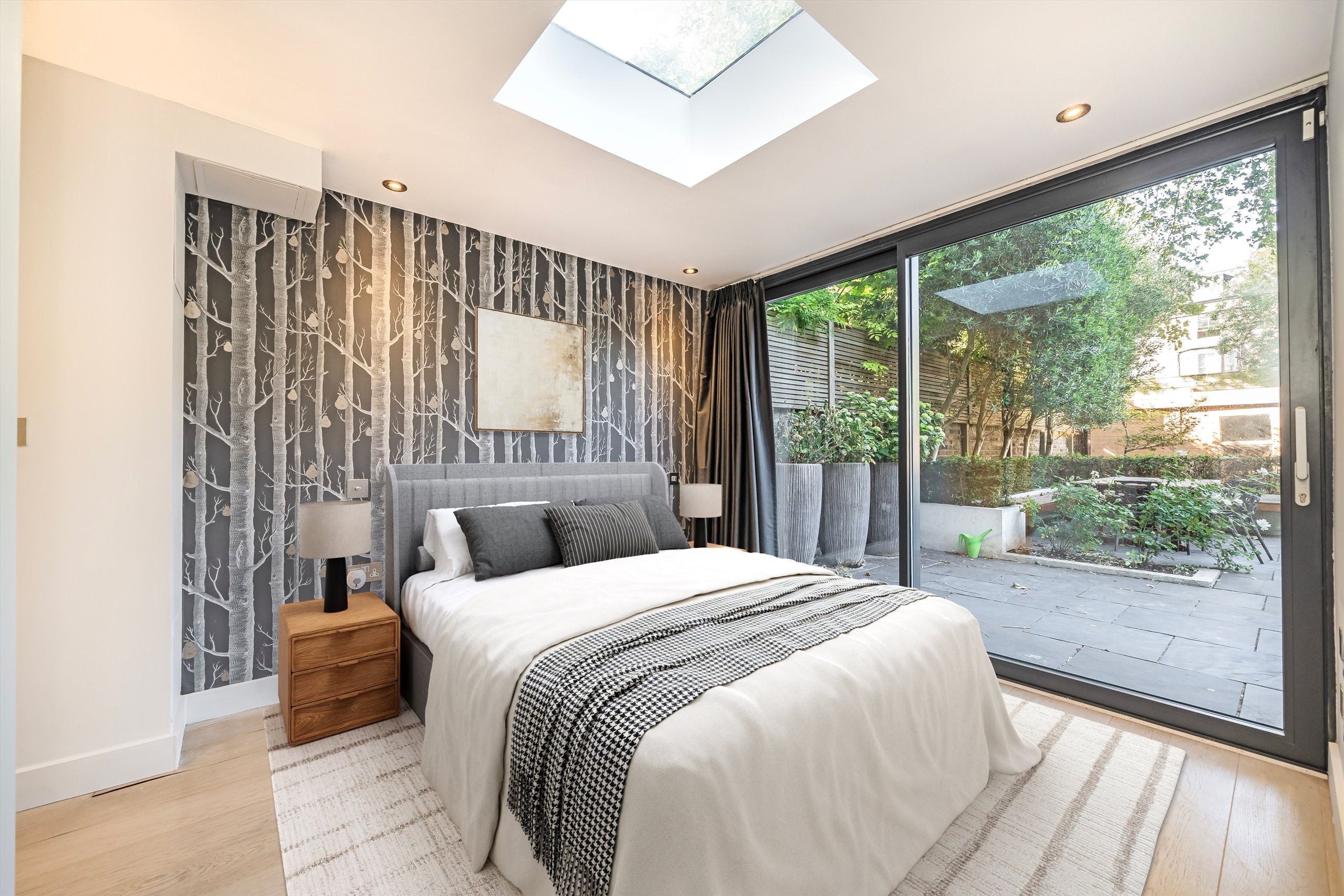 Flat Elsham Road in Greater London