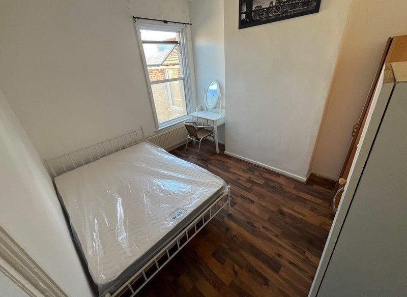 Room Wyatt Road in Greater London