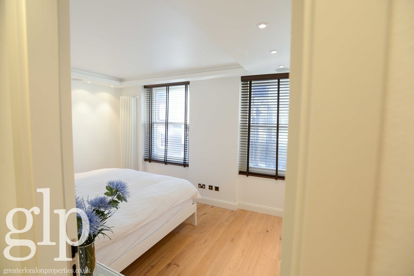 Flat Dean Street in City of Westminster