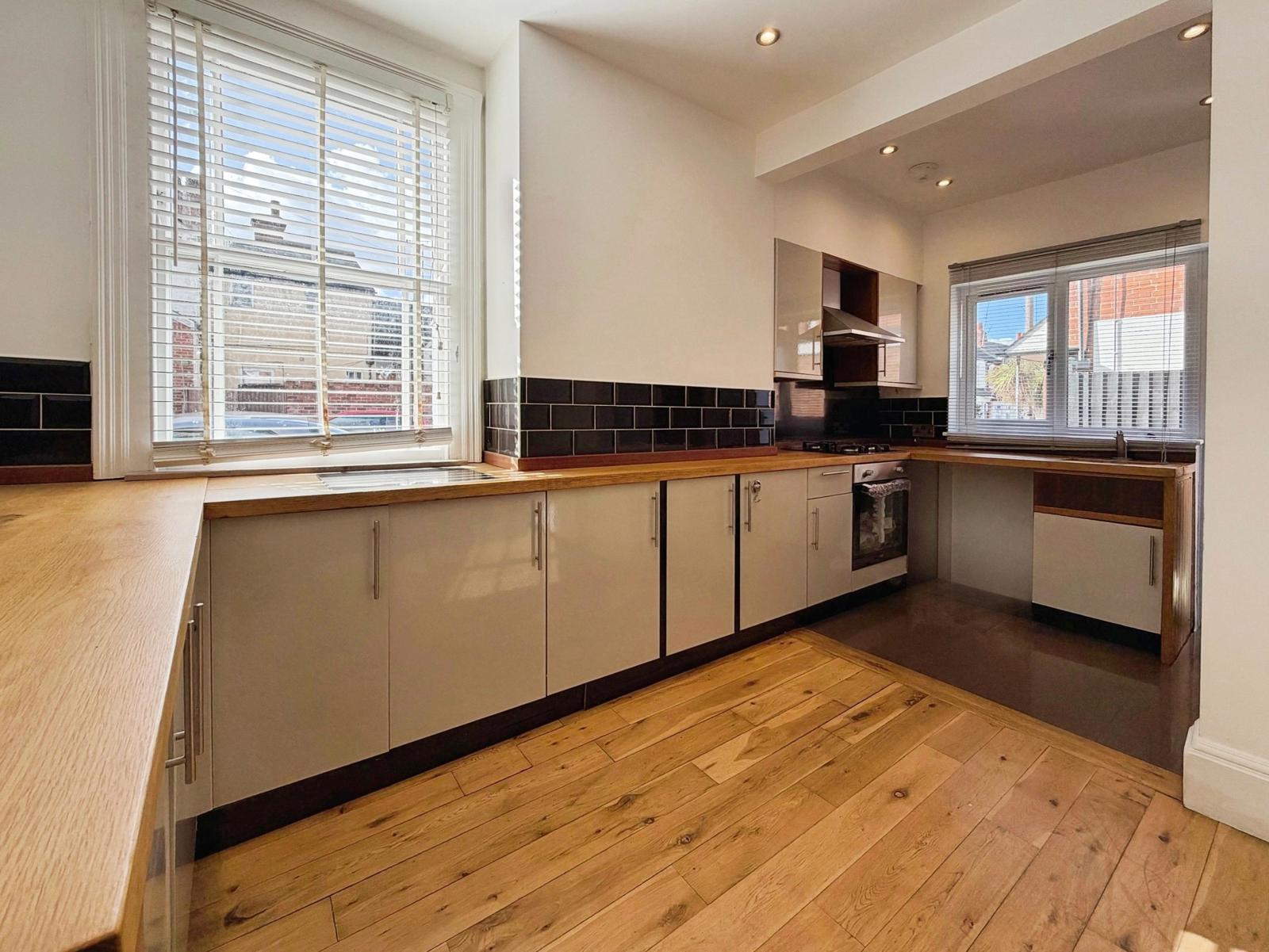 Flat Beresford Road in Reading