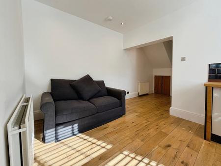 Flat Beresford Road in Reading