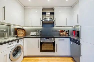 Flat Pembridge Crescent in Greater London