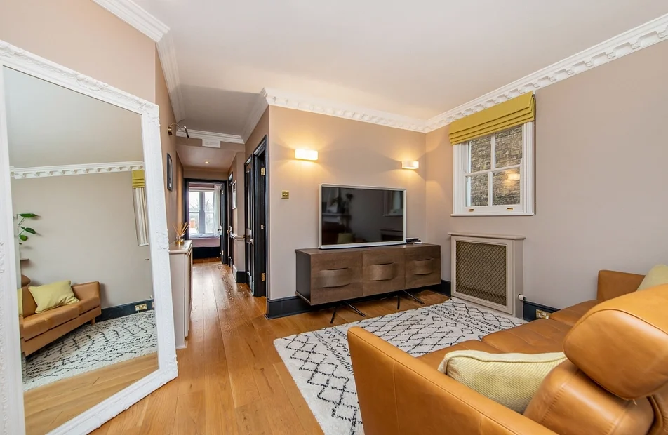 Flat Pembridge Crescent in Greater London