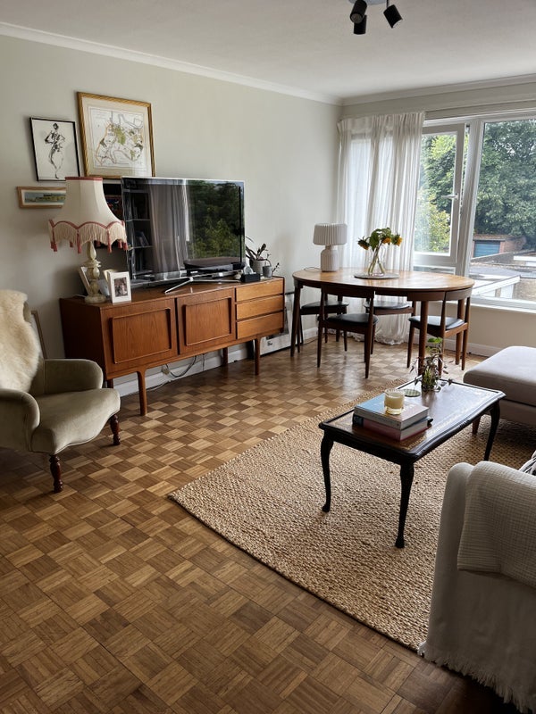 Room The Avenue in Greater London