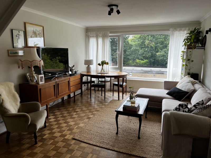 Room The Avenue in Greater London