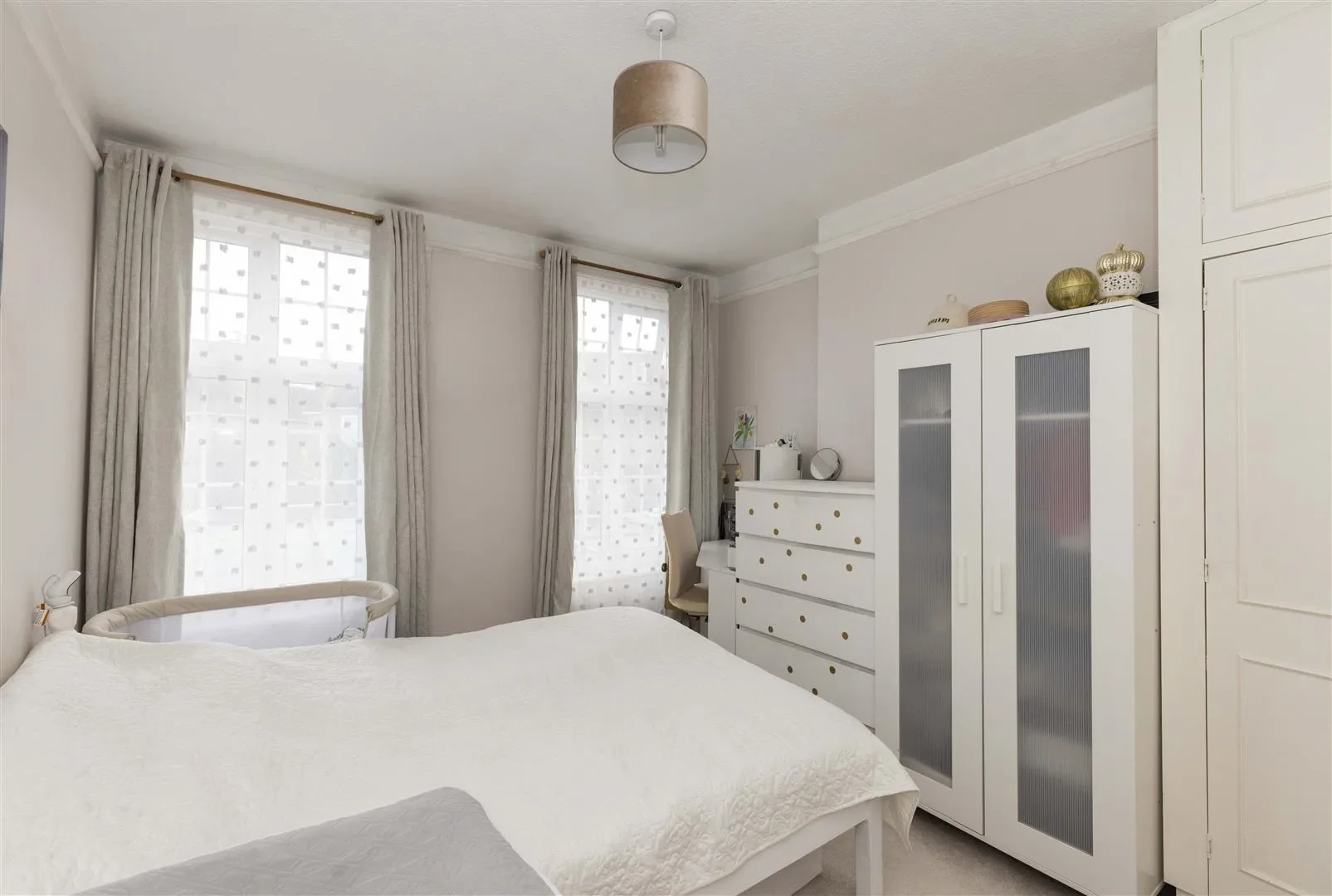 House Penrhyn Crescent in Greater London