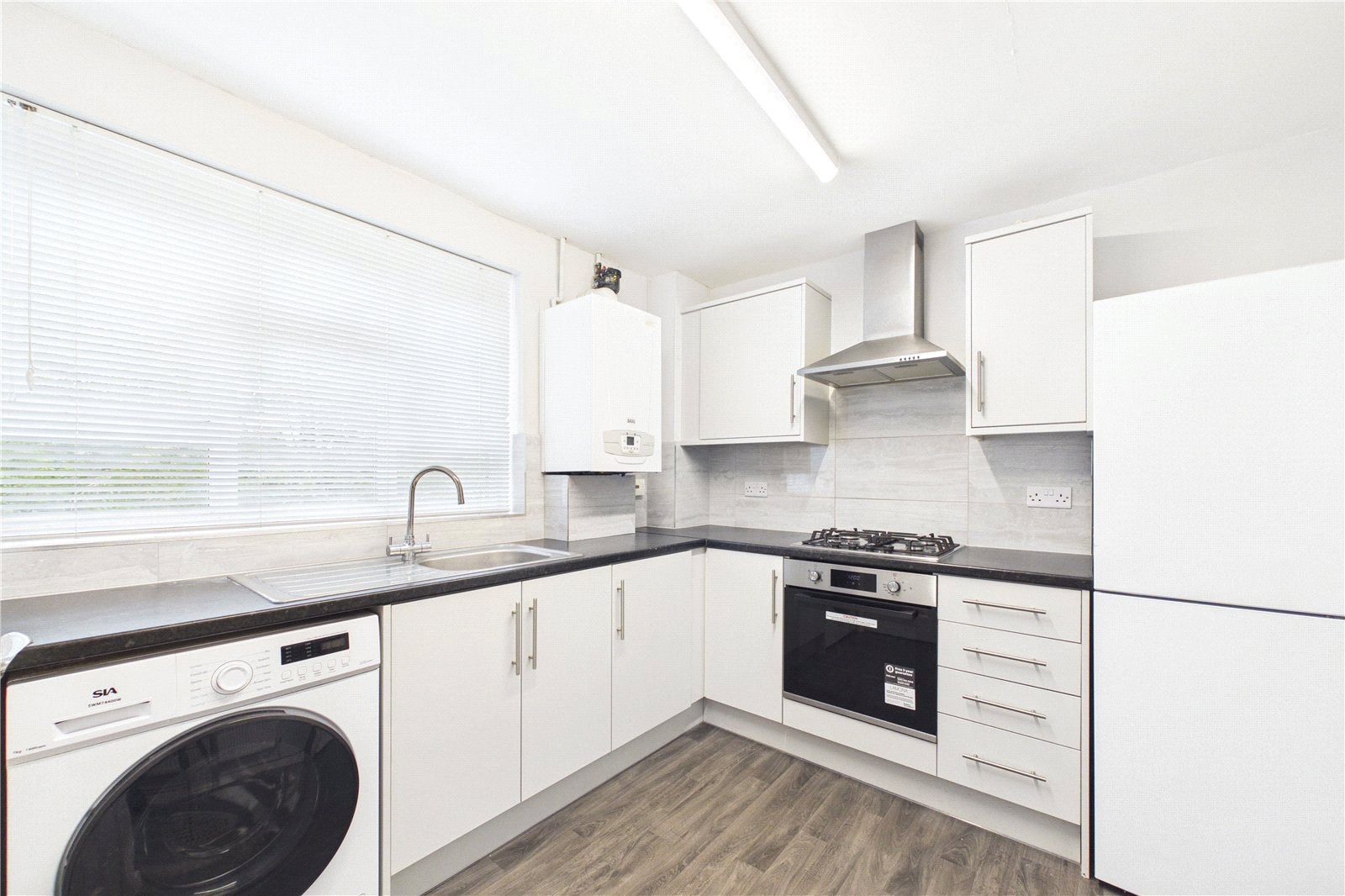 Flat Hunters Hill in Burghfield Common
