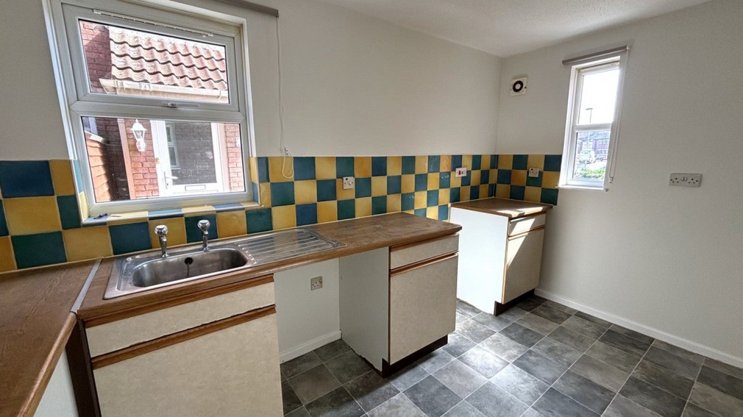 Flat Weavers Crofts in Melksham
