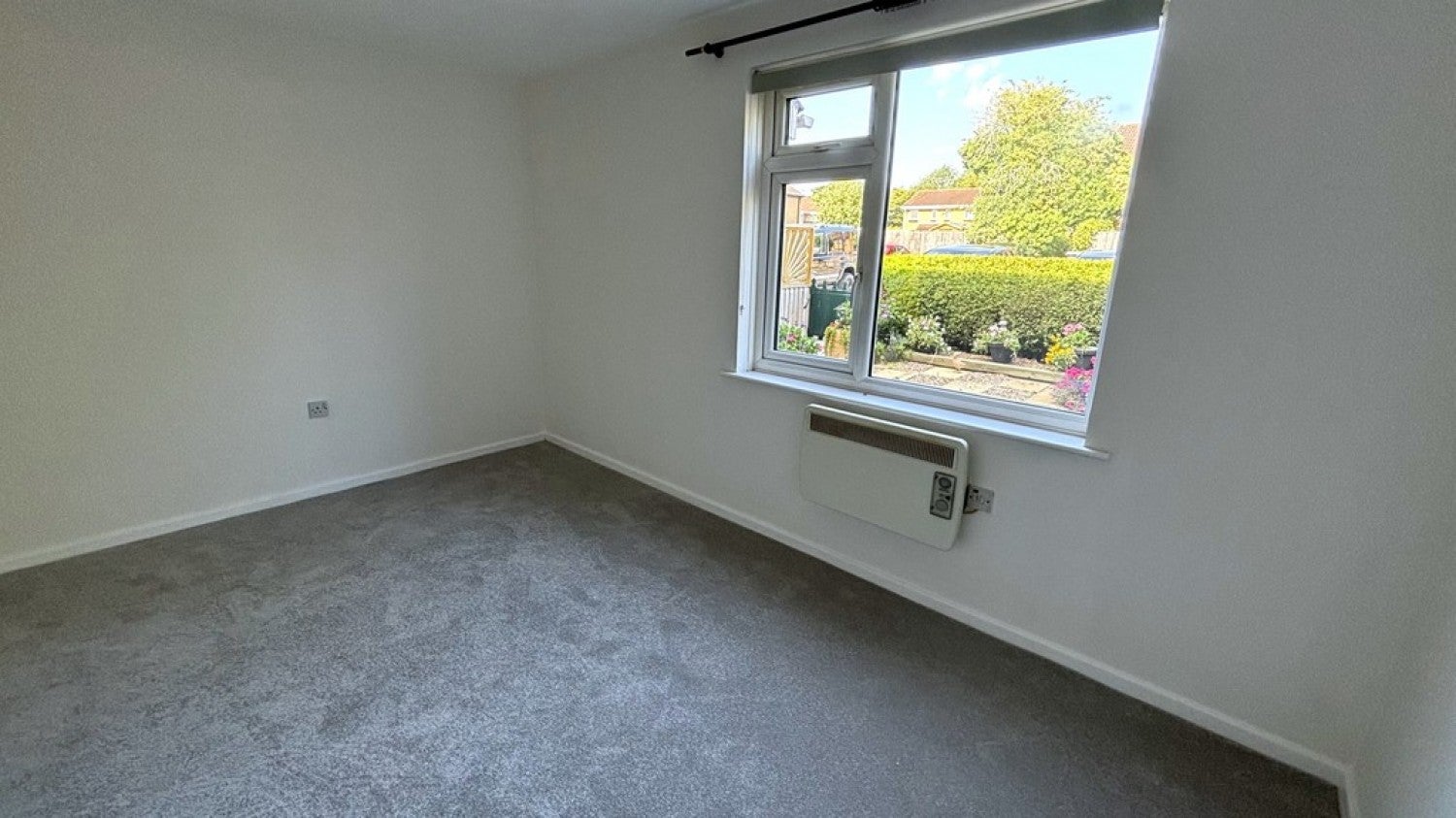 Flat Weavers Crofts in Melksham