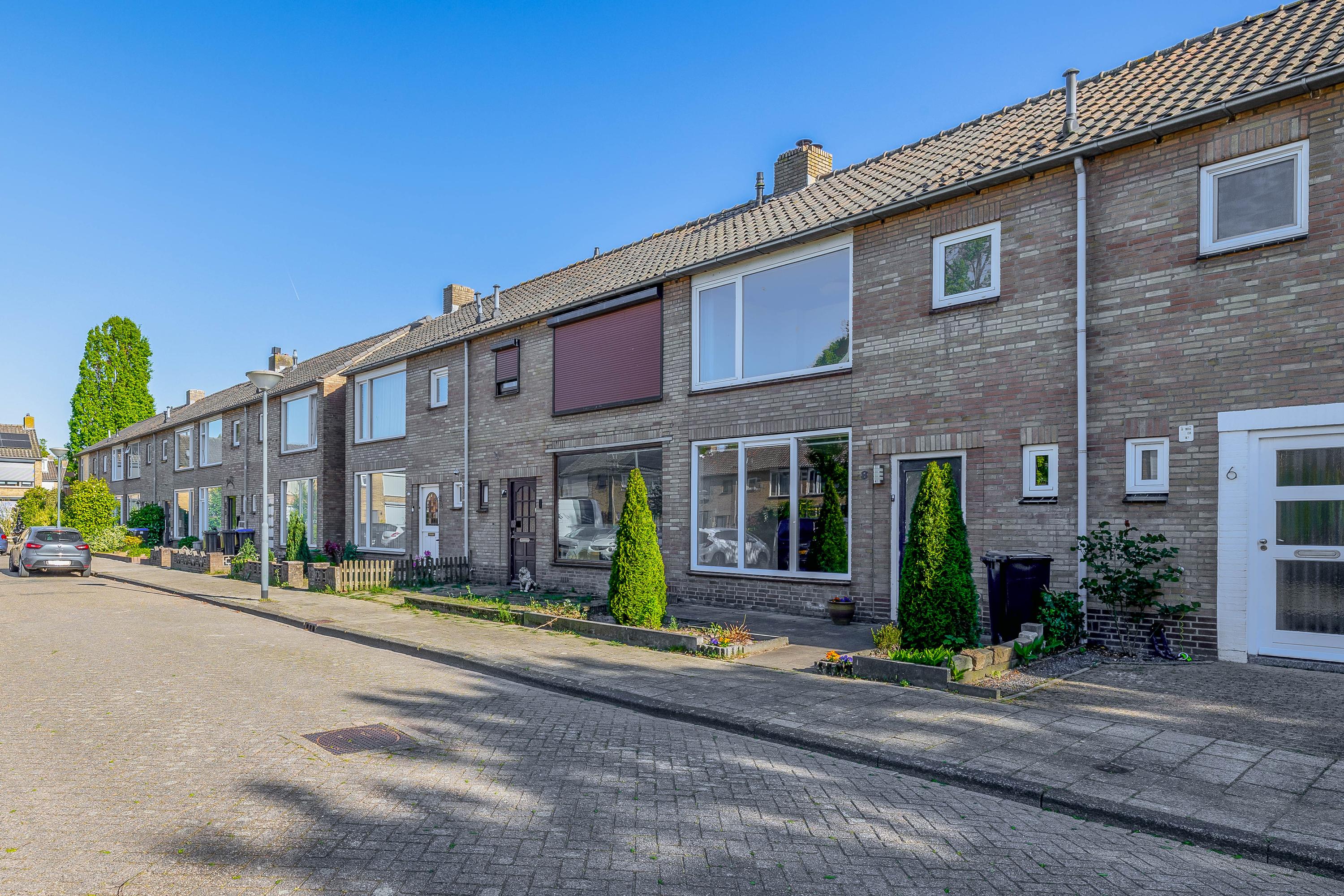 Huis Vuurdoornhof 8 in Waalwijk