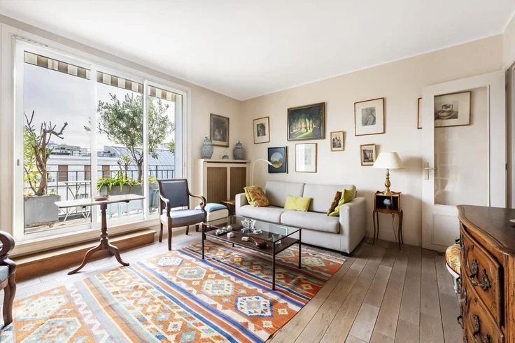 Flat Rue Paul Barruel in Paris
