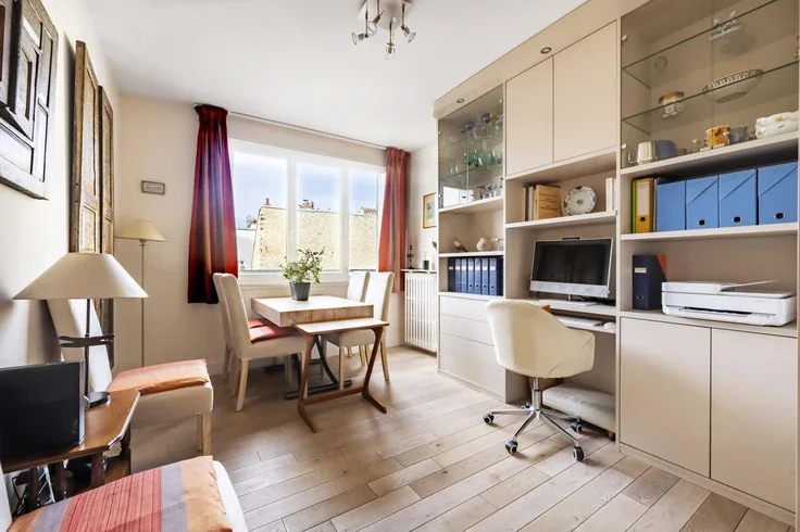 Flat Rue Paul Barruel in Paris