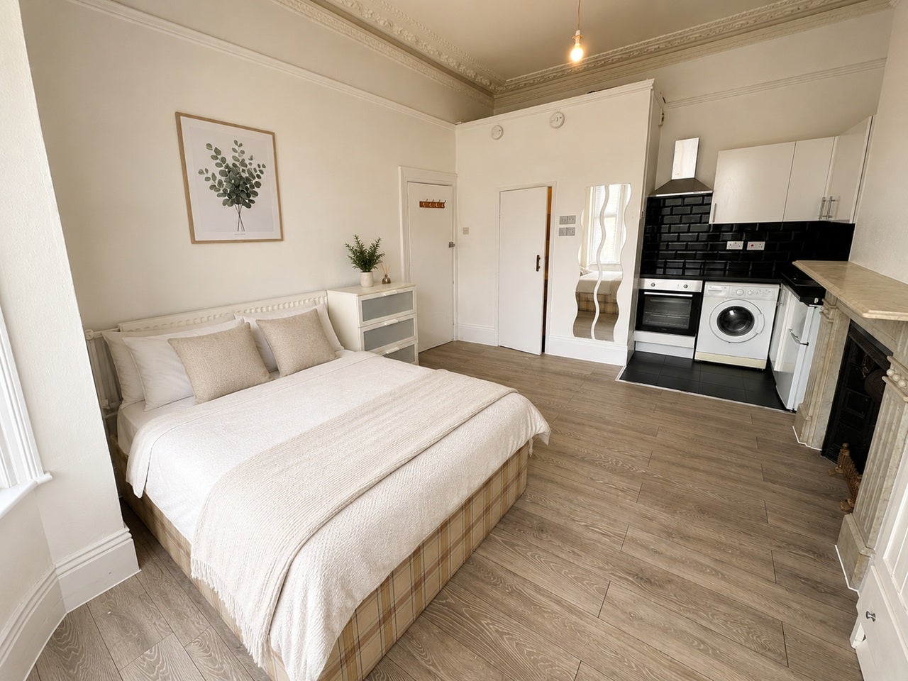Room Gordon Avenue in Southampton
