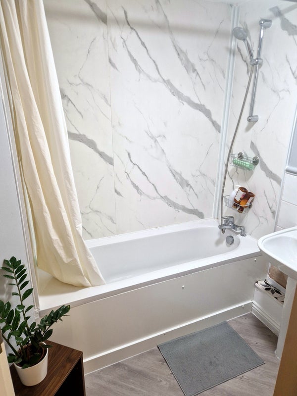 Room Buxhall Crescent in Greater London