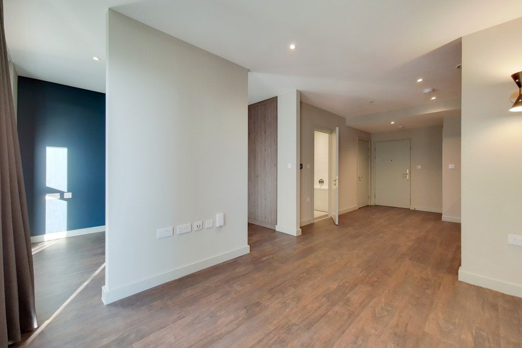 Flat Olympic Way in Greater London