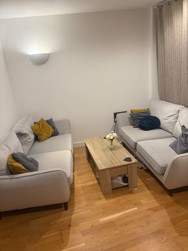 Flat Marconi Plaza in Chelmsford