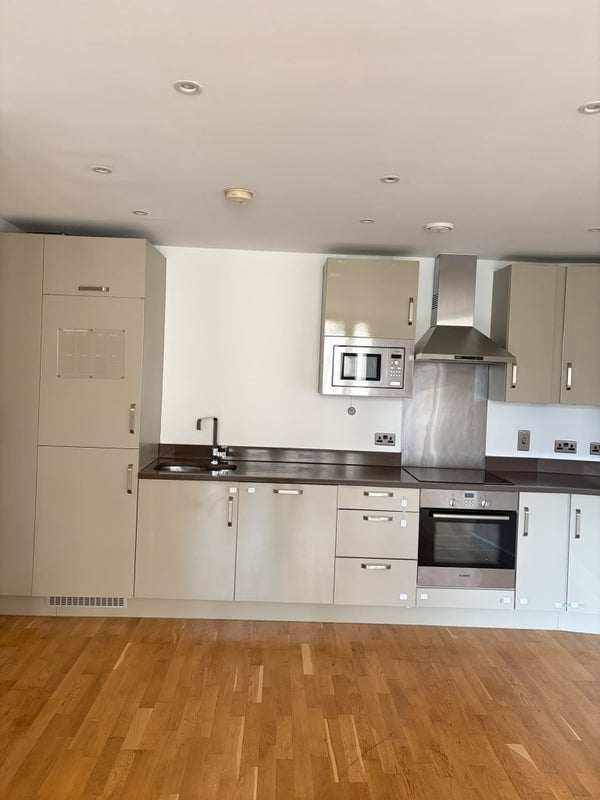 Flat Marconi Plaza in Chelmsford