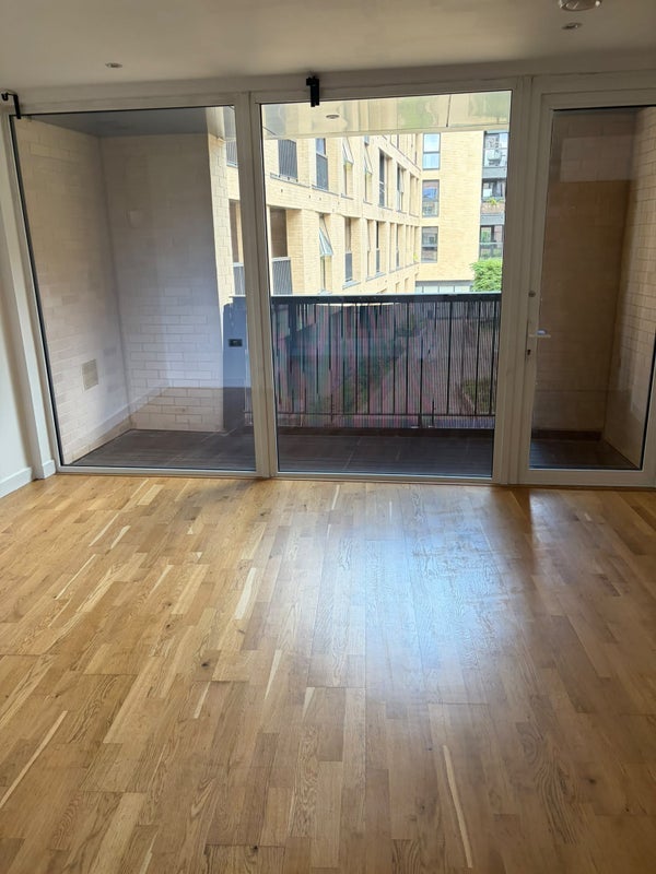 Flat Marconi Plaza in Chelmsford
