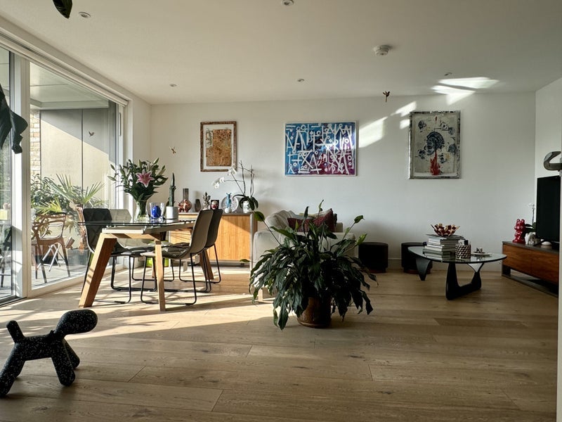 Room Harper Road in Greater London