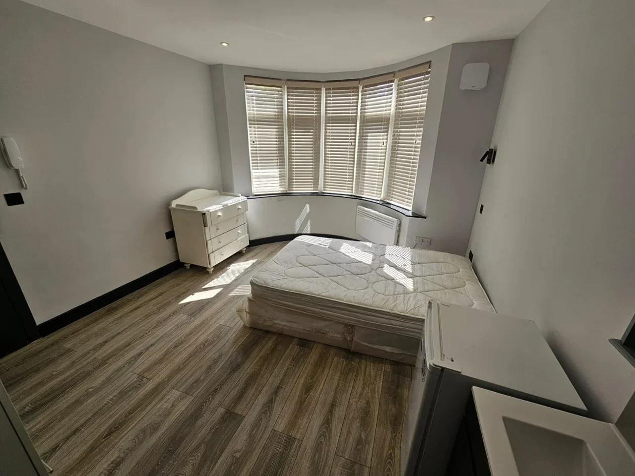 Flat Aberfoyle Road in Greater London