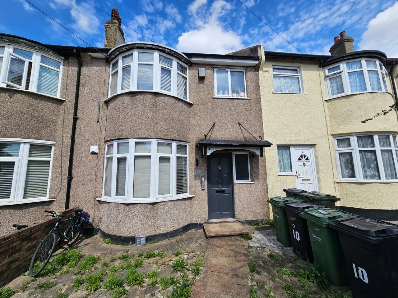 Flat Aberfoyle Road in Greater London