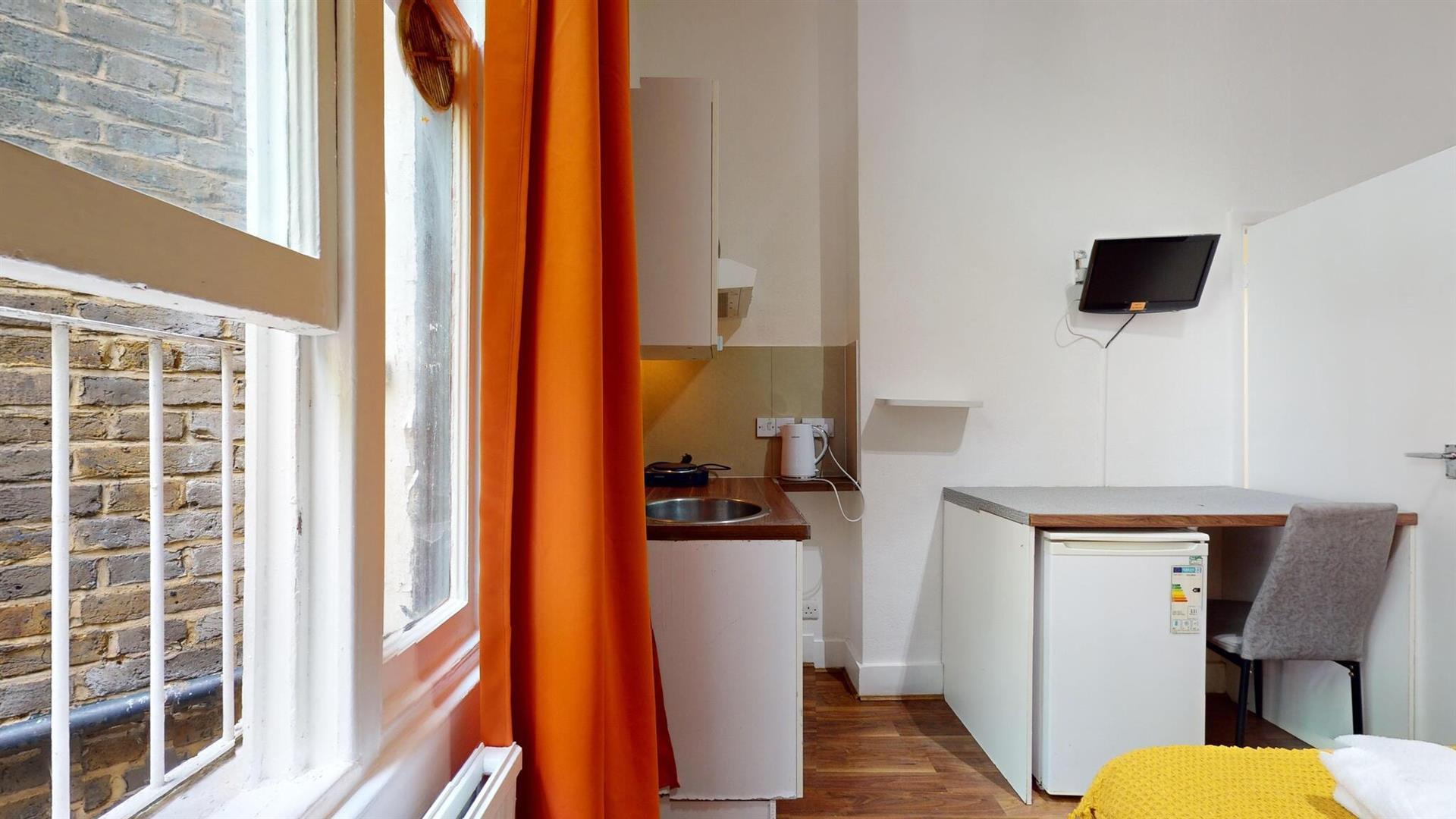 Flat Knaresborough Place in Greater London