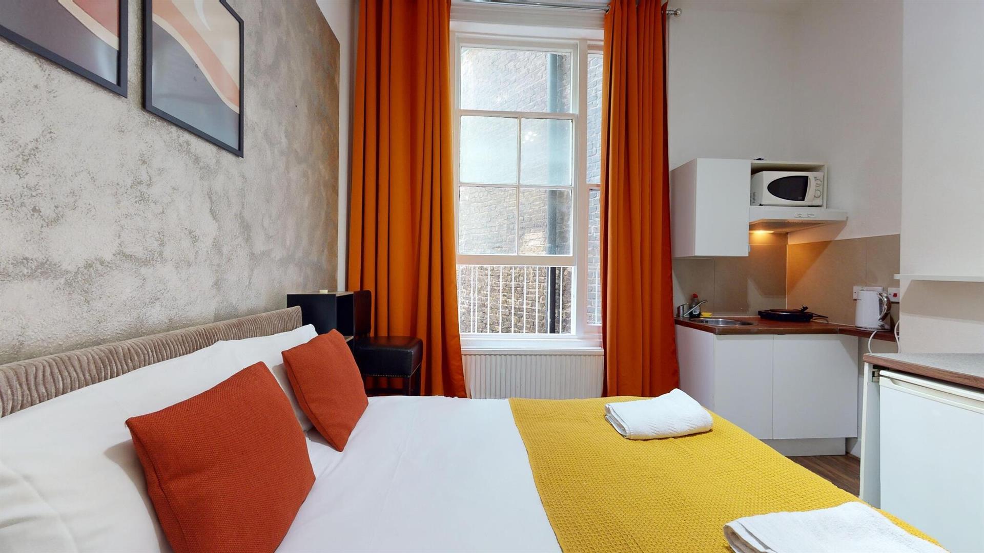 Flat Knaresborough Place in Greater London
