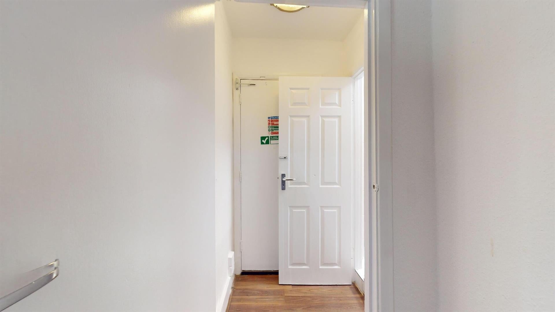 Flat Knaresborough Place in Greater London
