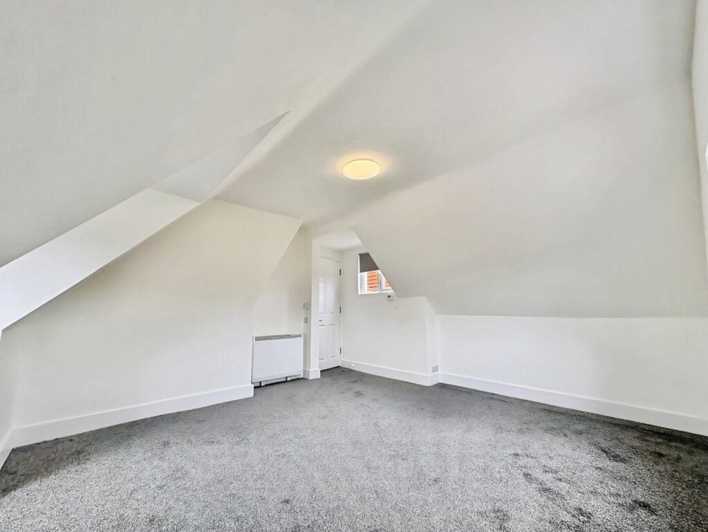 Flat Alexandra Avenue in Surrey Heath