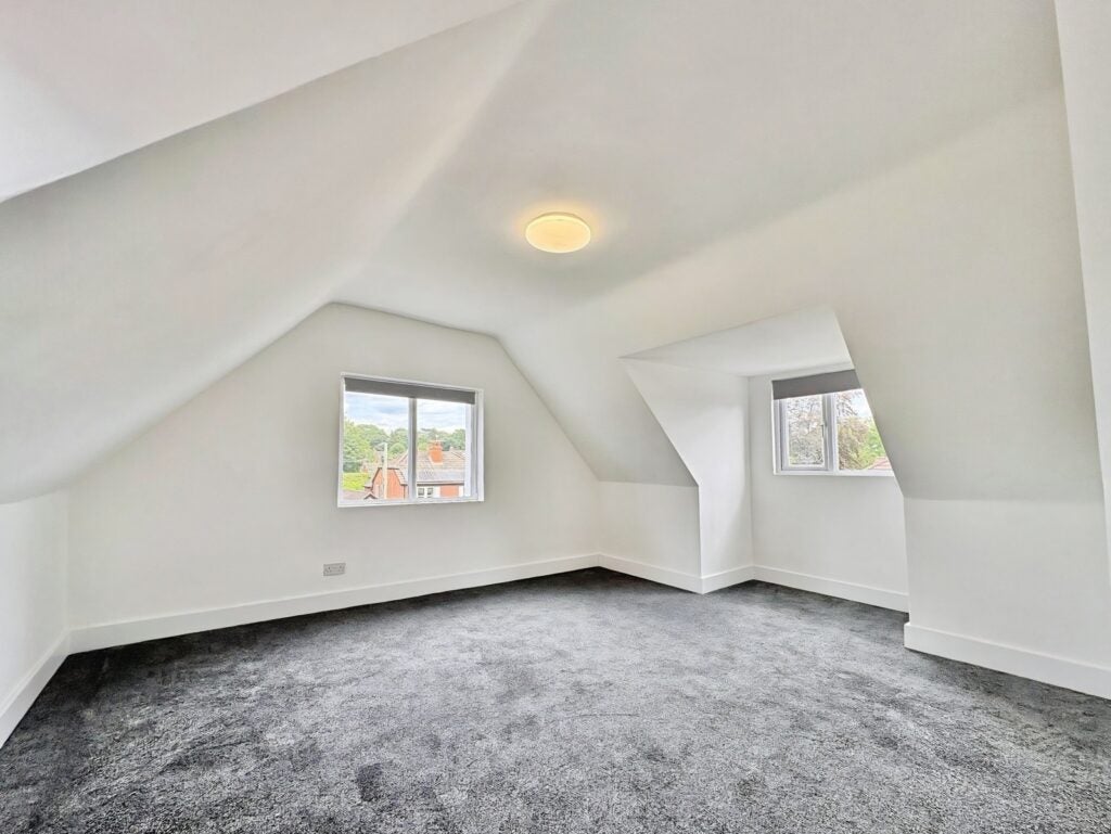 Flat Alexandra Avenue in Surrey Heath