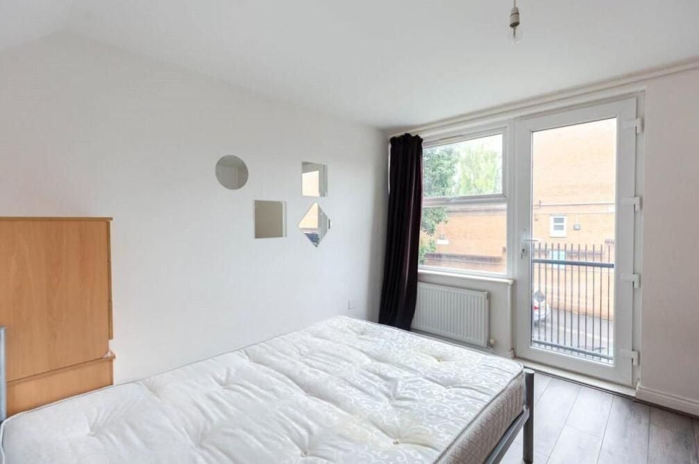 House Jupiter Way in Greater London