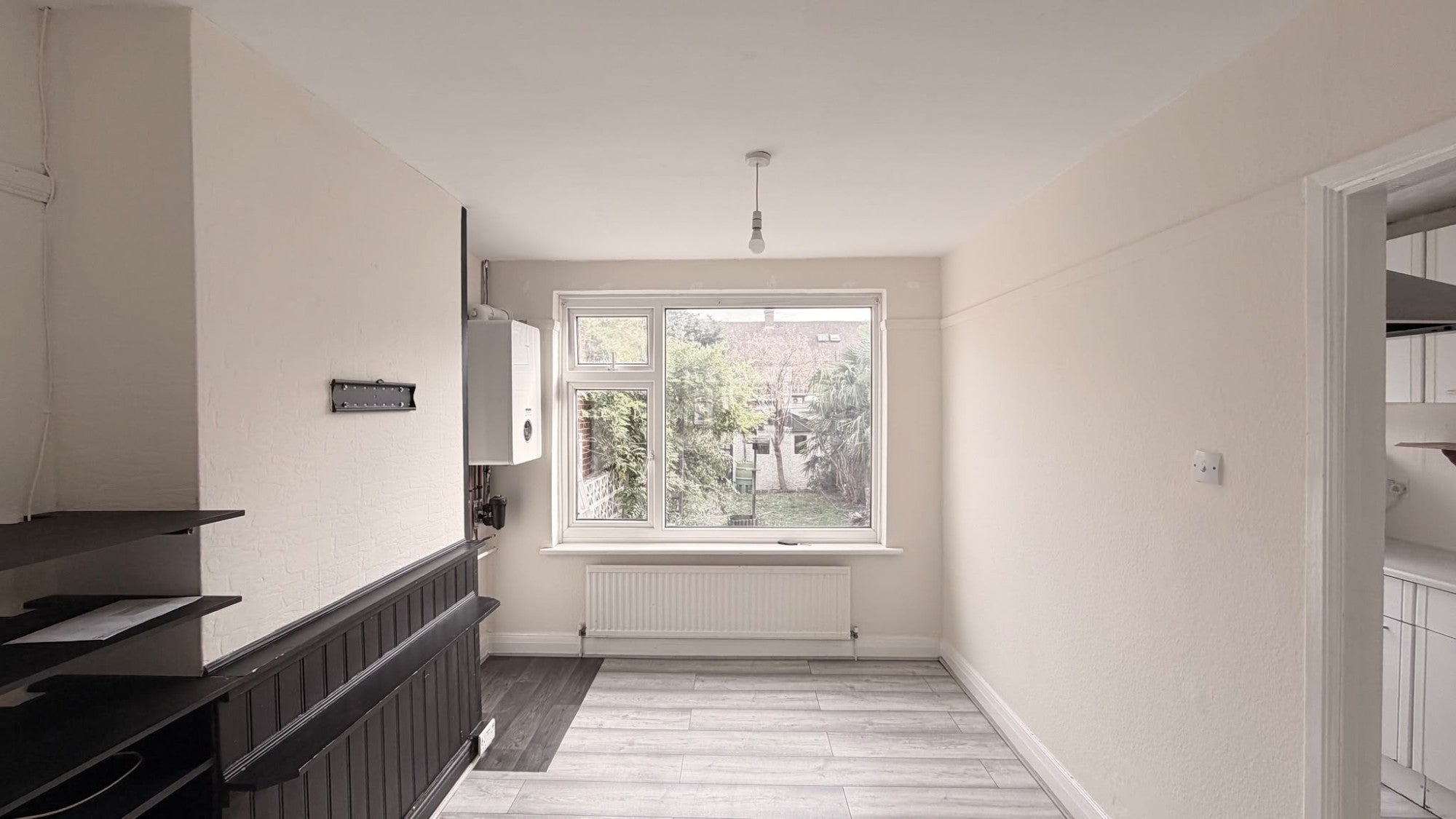 House Maypole Crescent in Greater London