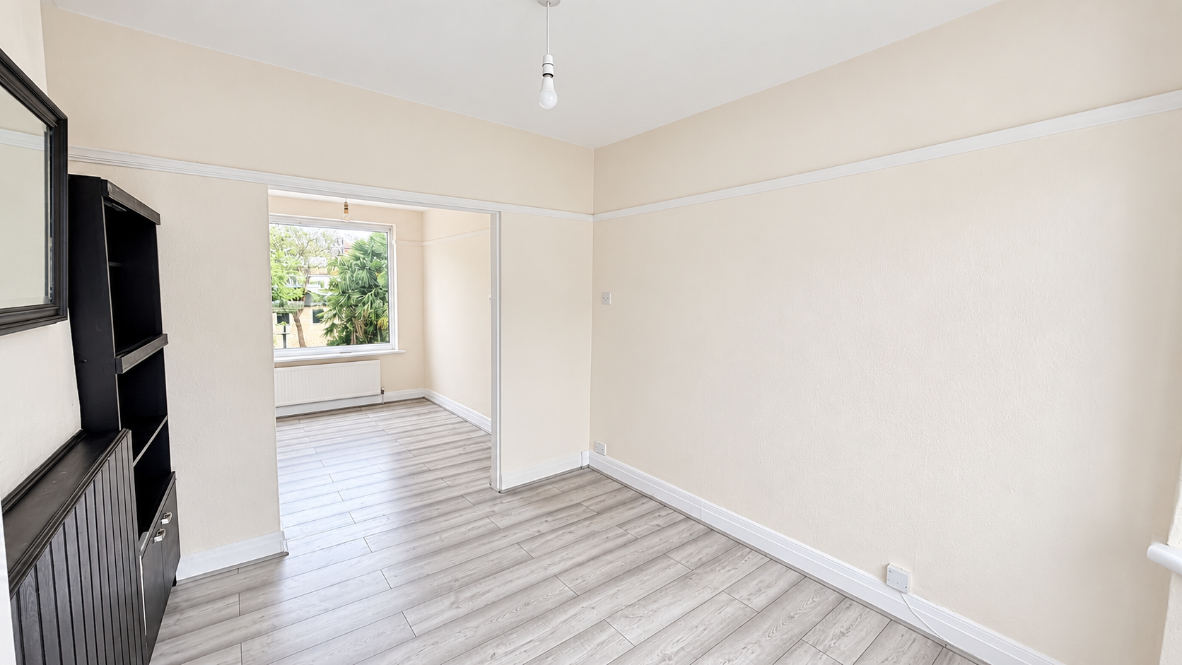 House Maypole Crescent in Greater London
