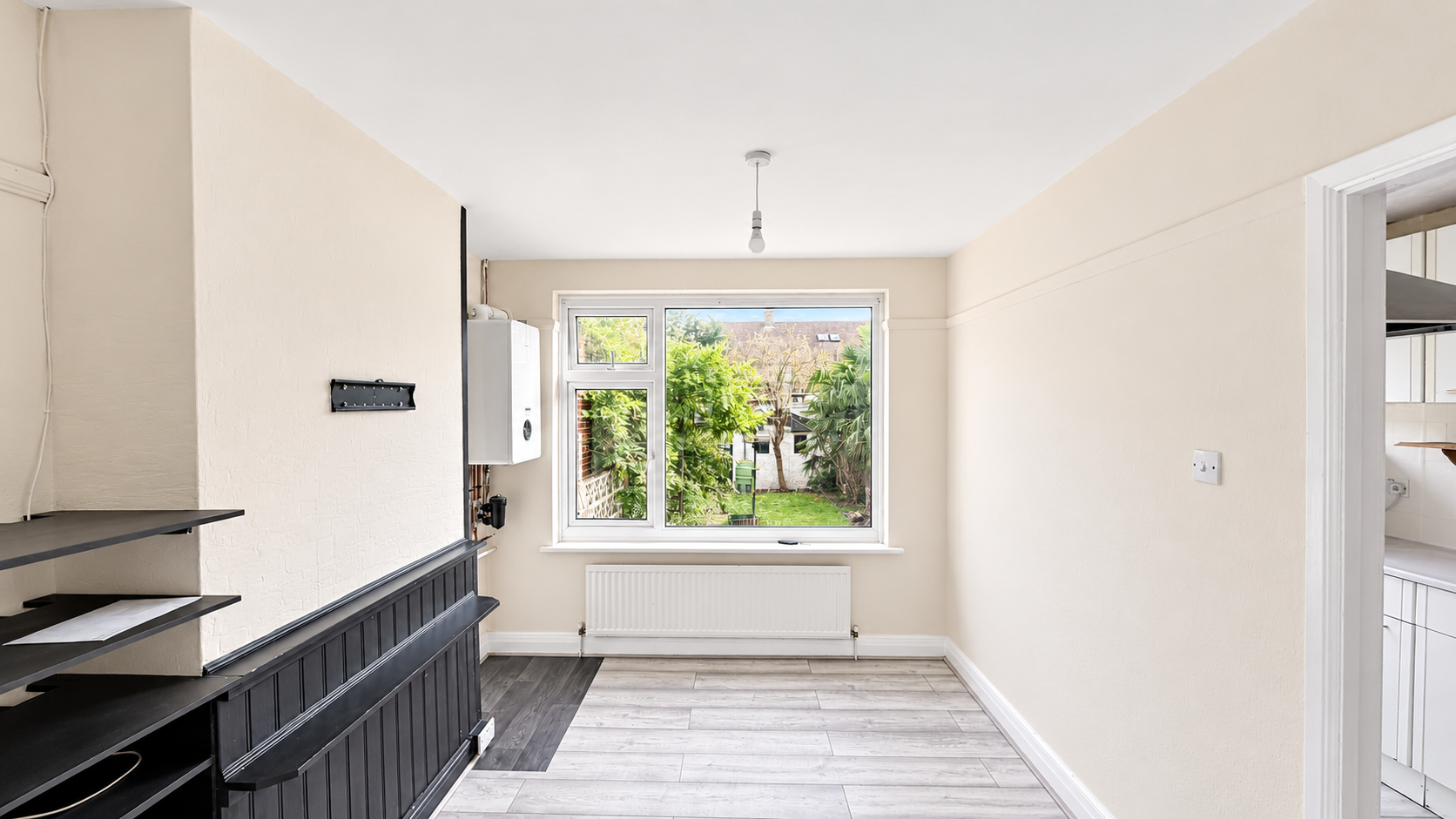 House Maypole Crescent in Greater London