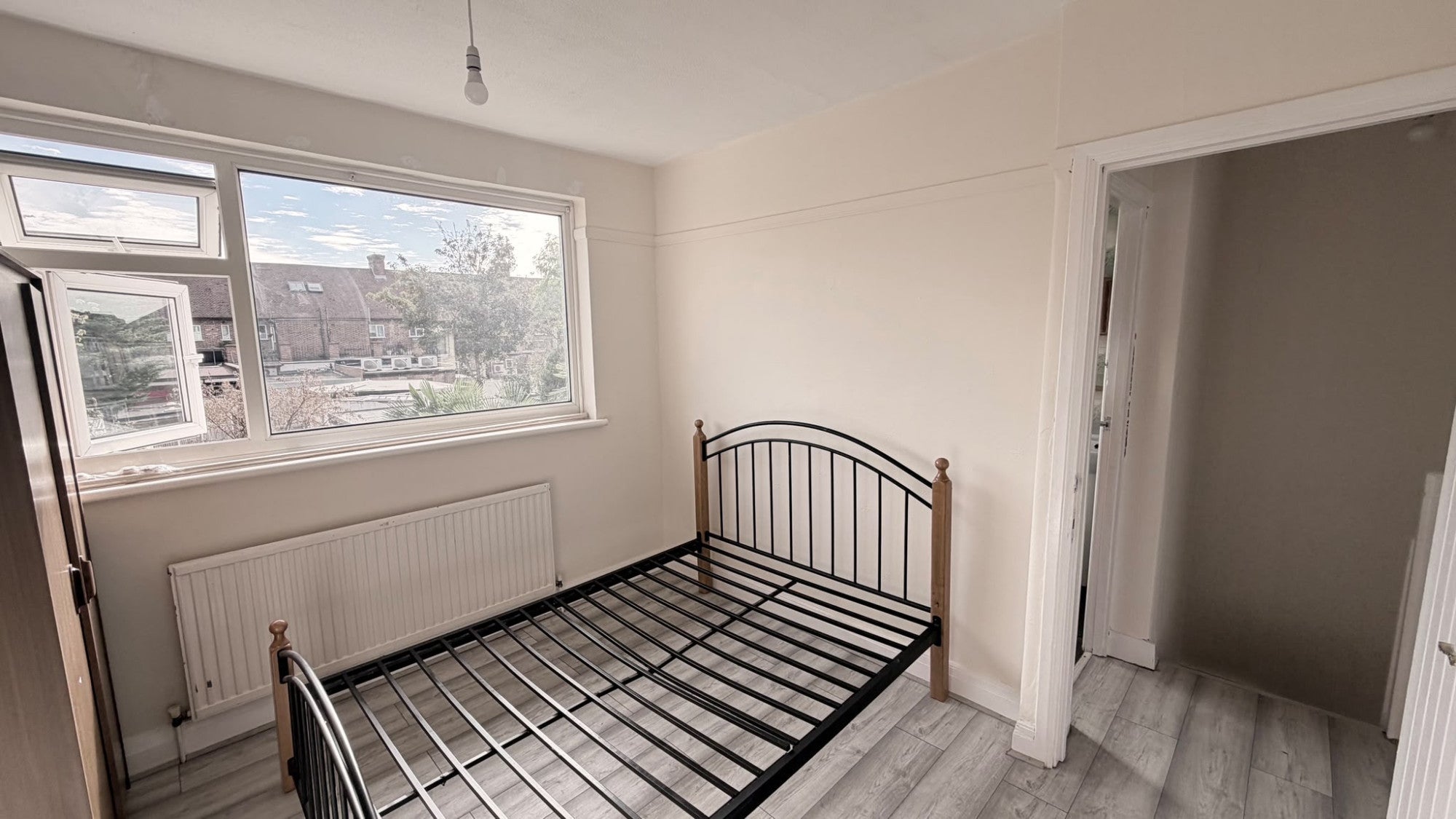 House Maypole Crescent in Greater London