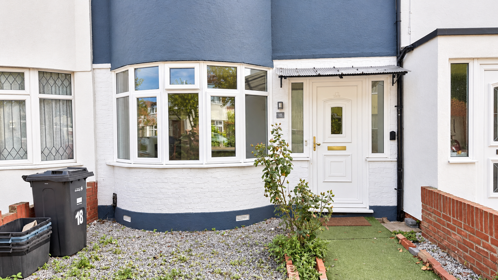House Maypole Crescent in Greater London