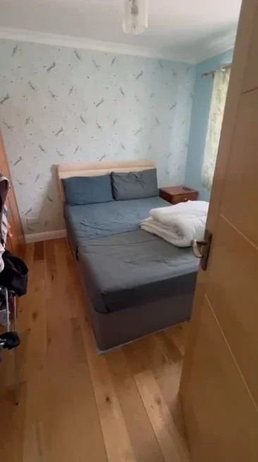 Room Roedean Avenue in Greater London