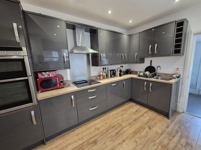 Room Torridge Road in Greater London