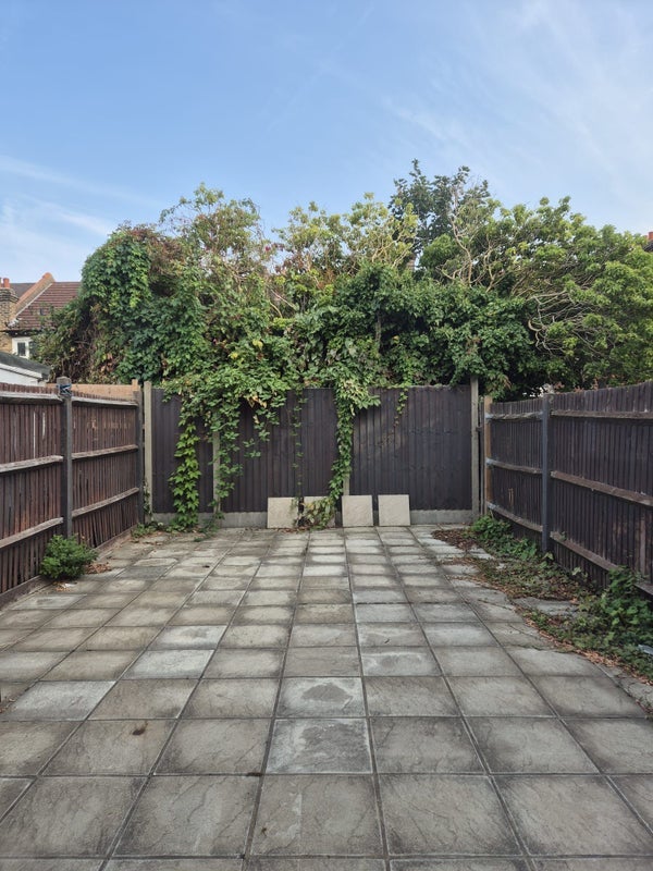 Room Torridge Road in Greater London