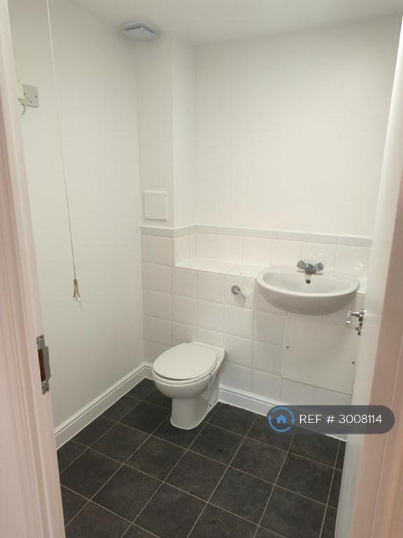 Flat Orton Grove in Greater London